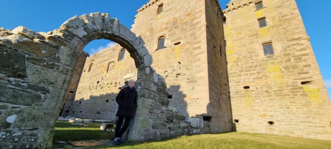 Une visite aux Orkney Islands: A Guest Post d'Ann Cleeves, auteur de The Killing Stones 5 Noltland Castle Westray scaled e1750888790959