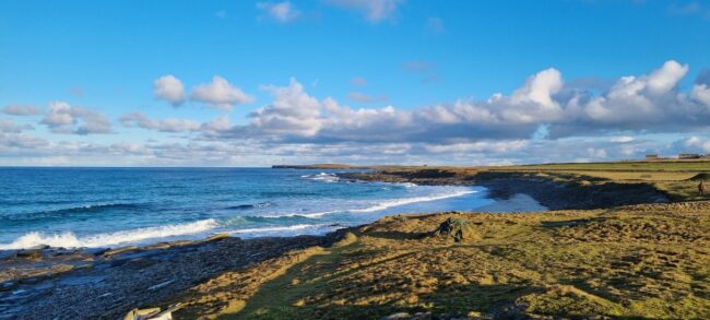 Une visite aux Orkney Islands: A Guest Post d'Ann Cleeves, auteur de The Killing Stones 1 Grobust Westray scaled e1750888422357