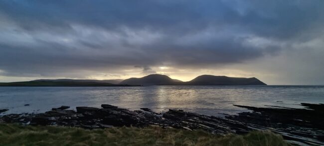 Une visite aux Orkney Islands: A Guest Post d'Ann Cleeves, auteur de The Killing Stones 3 Hoy Hills from Stromness scaled e1750888336550