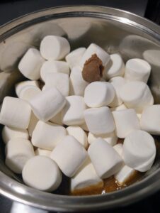 Cuisiner les livres : La mort et le dinuguan par mia P. Manandala 5 PXL 20251121 060048311